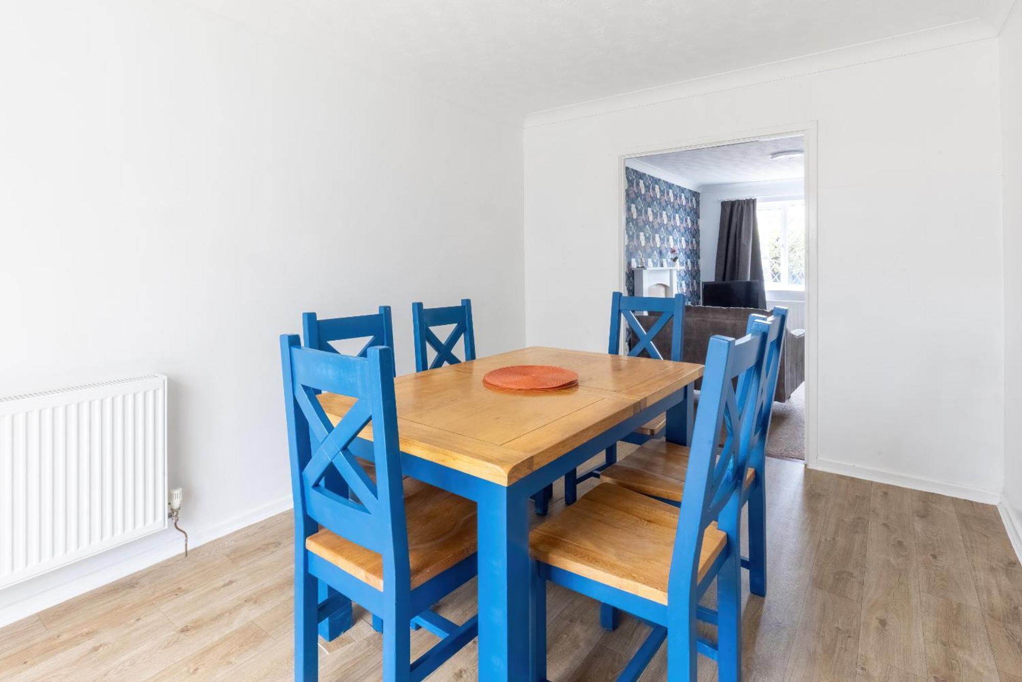 The Conifers Large Detached Home With Off Street Parking Witney Bagian luar foto