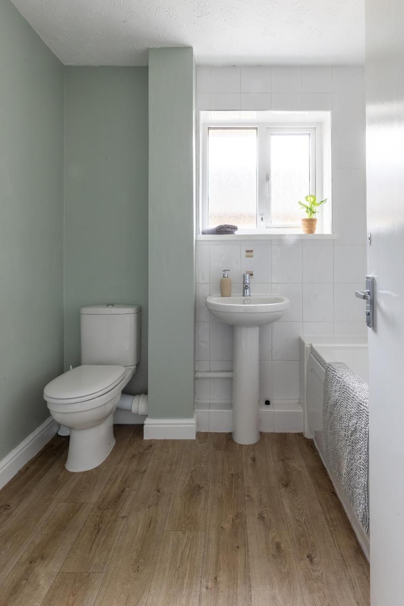 The Conifers Large Detached Home With Off Street Parking Witney Bagian luar foto