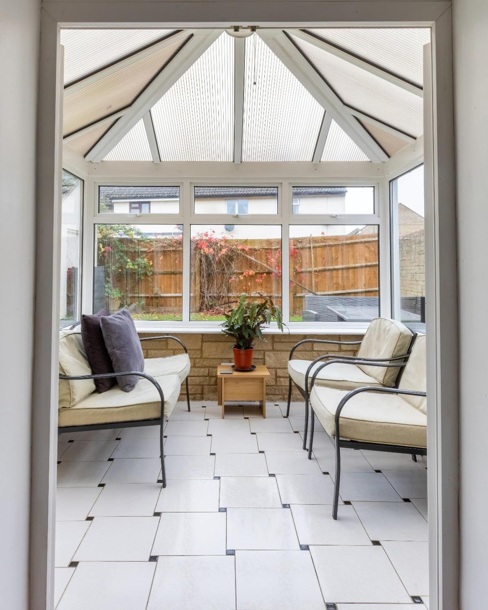 The Conifers Large Detached Home With Off Street Parking Witney Bagian luar foto