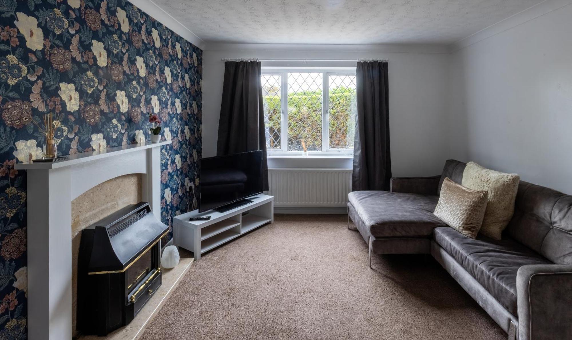 The Conifers Large Detached Home With Off Street Parking Witney Bagian luar foto